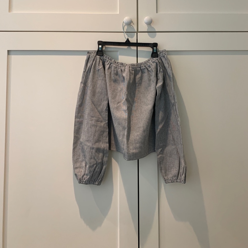 Brandy Melville off the shoulder top